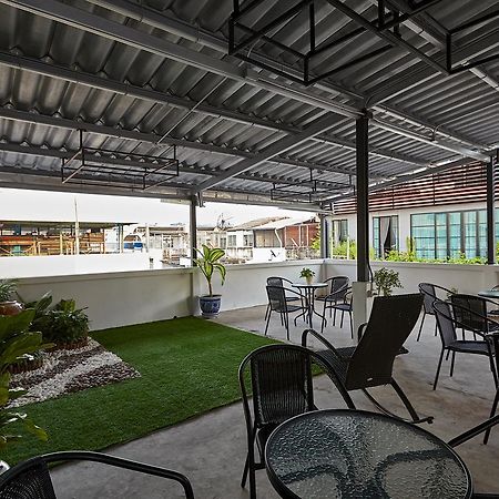 Хостел Le Bonheur Poshtel Бангкок Экстерьер фото